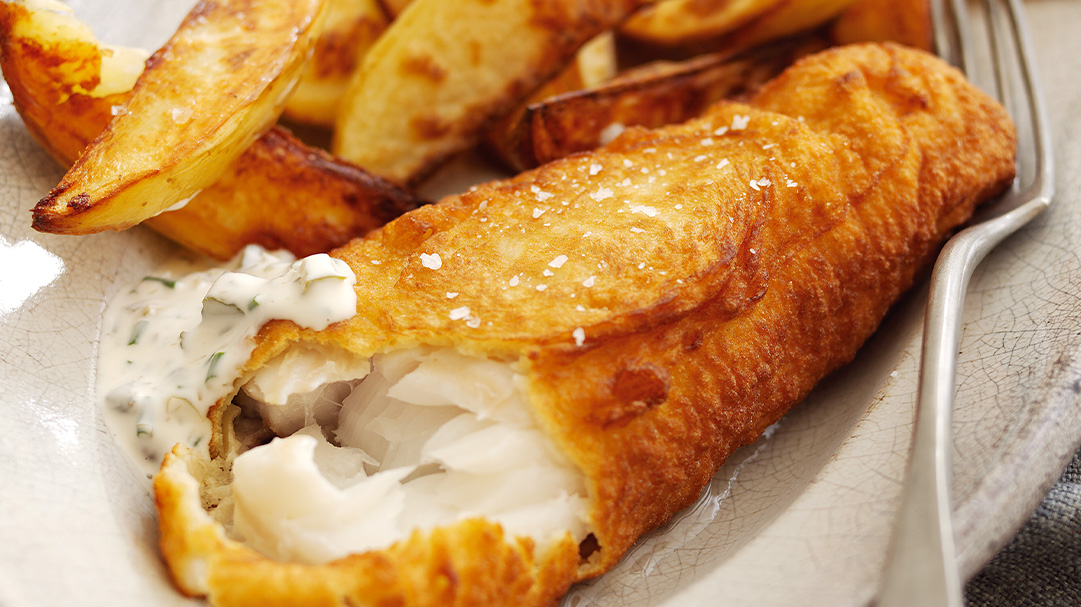 Filé de Bacalhau do Alasca empanado com batata chips 